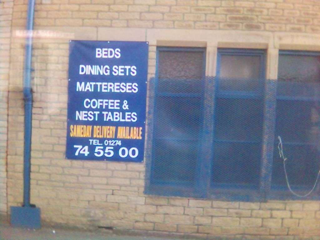 Sign misspells the word mattresses as mattereses